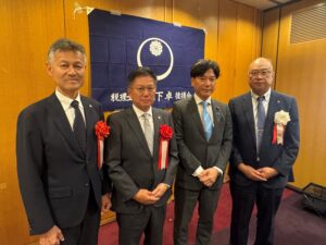 池下卓 衆議院議員（右から２人目）